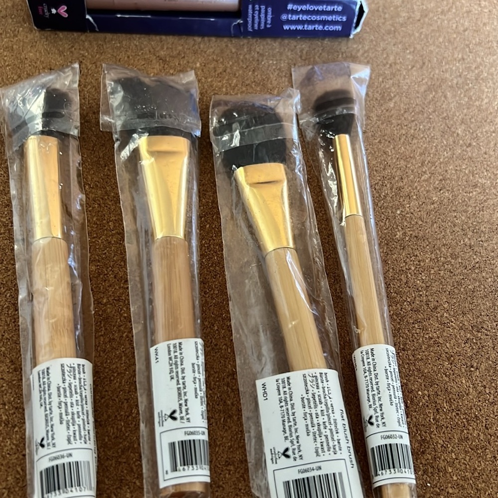 NWT TARTE 4.VEGAN BRUSHES.& EYE STICK